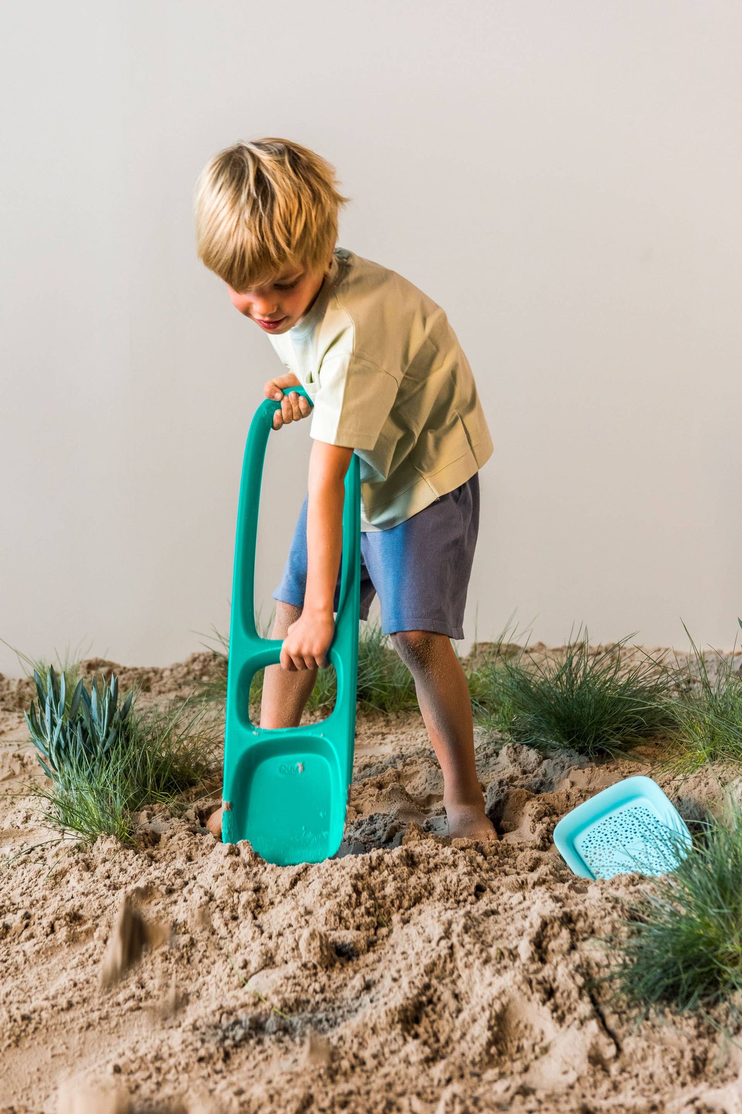 Quut Scoppi - Kids Shovel with an easy-grip handle: Vintage Lagoon