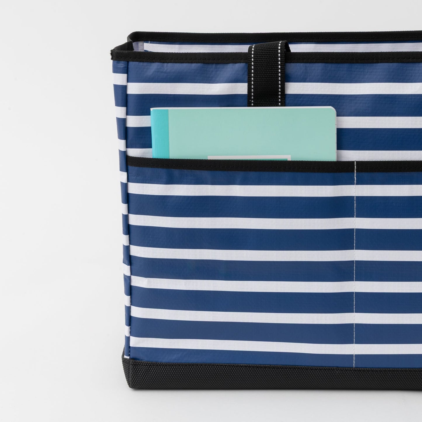 Ben Pocket Tote lifestyle