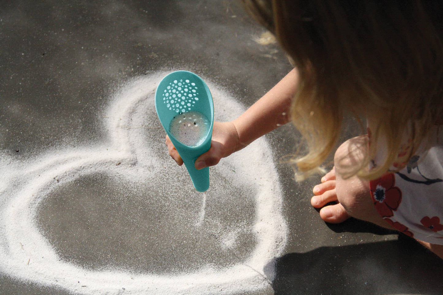 Quut Cuppi - Shovel, Sifter and Ball all in one!: Ocean