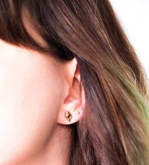 Whelk Earrings: Silver