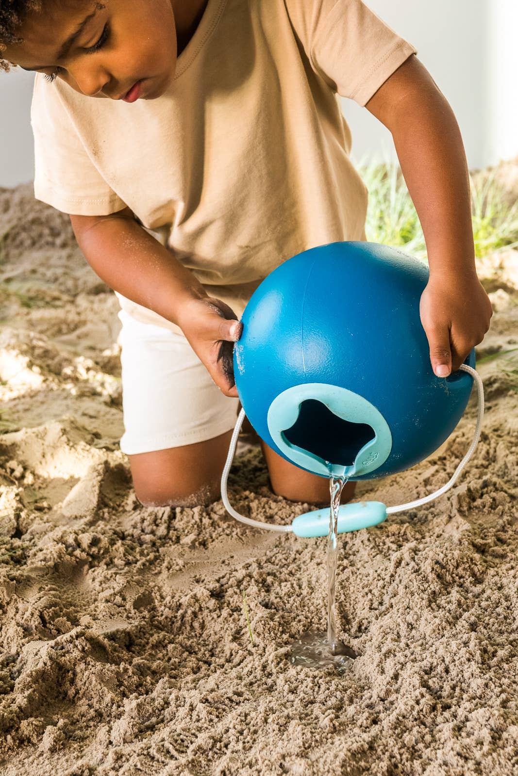 Quut Ballo - No spill bucket. Beach Sand and Pool Toy.: Ocean